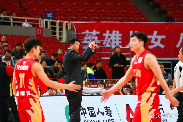 福建男篮凭借实力大胜，霸占胜利