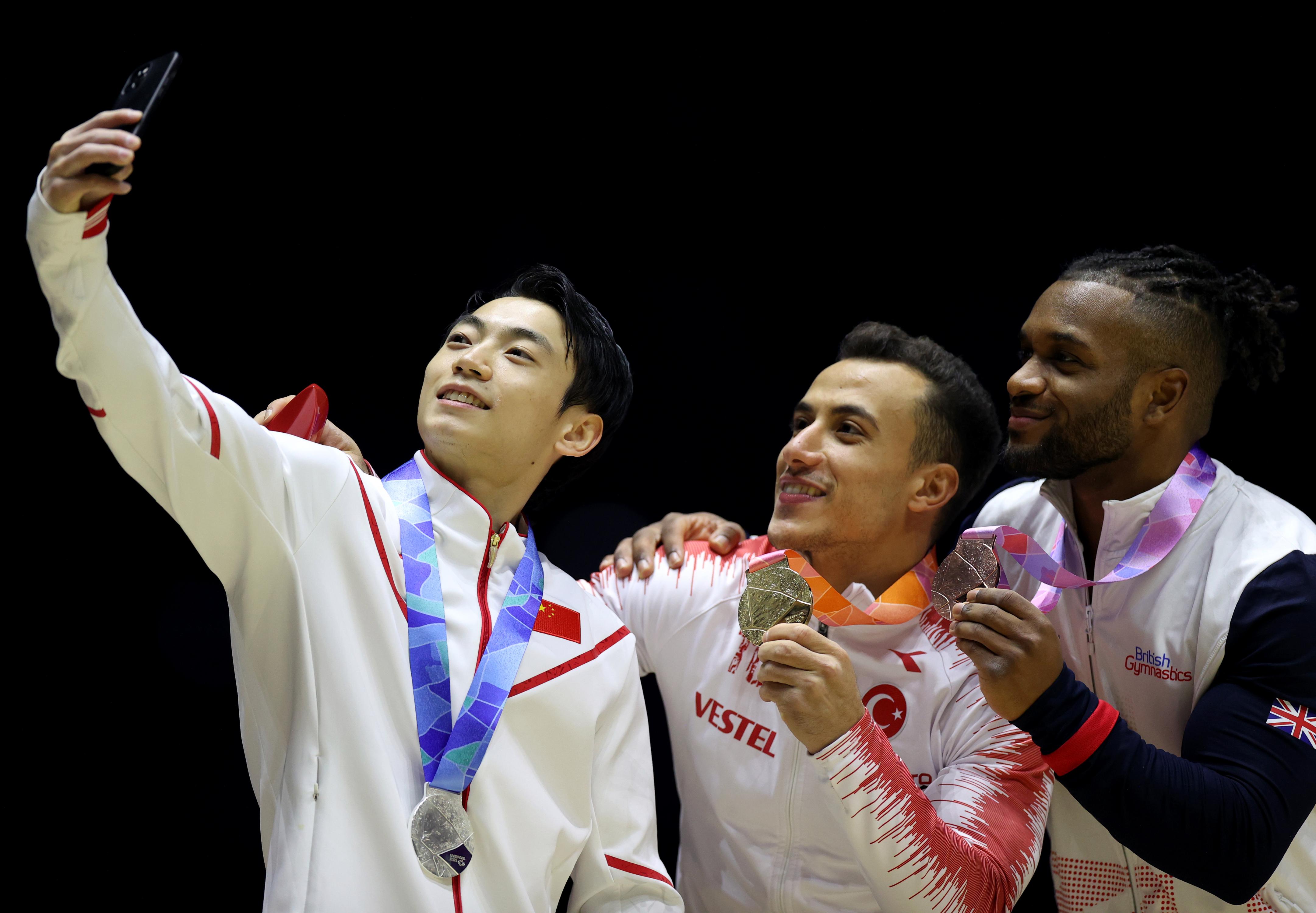 体操选手刷新世界纪录，震撼全场