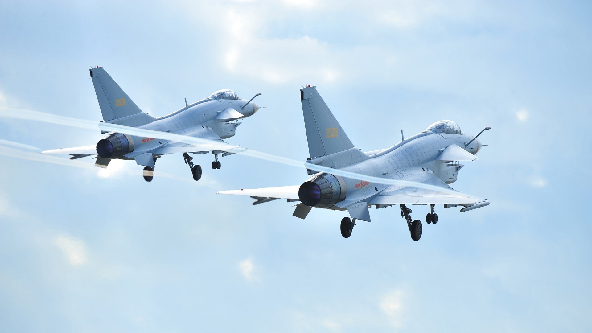 范弗利特22+8主导攻防，新疆多点开花力克深圳取开门红