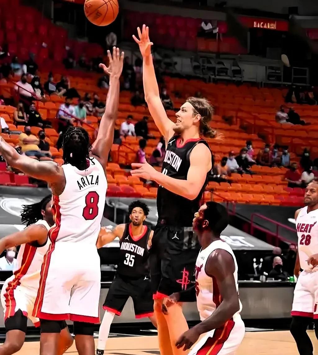 马刺对阵奇才,哈利伯顿打出生涯之夜 马刺对阵奇才,哈利伯顿打出生涯之夜