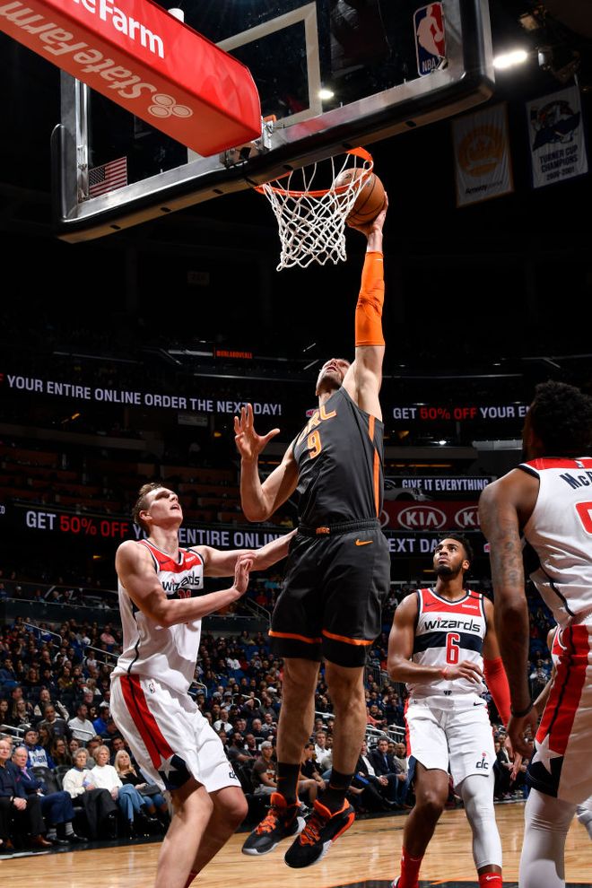 热火对阵奇才，武切维奇主宰比赛走向