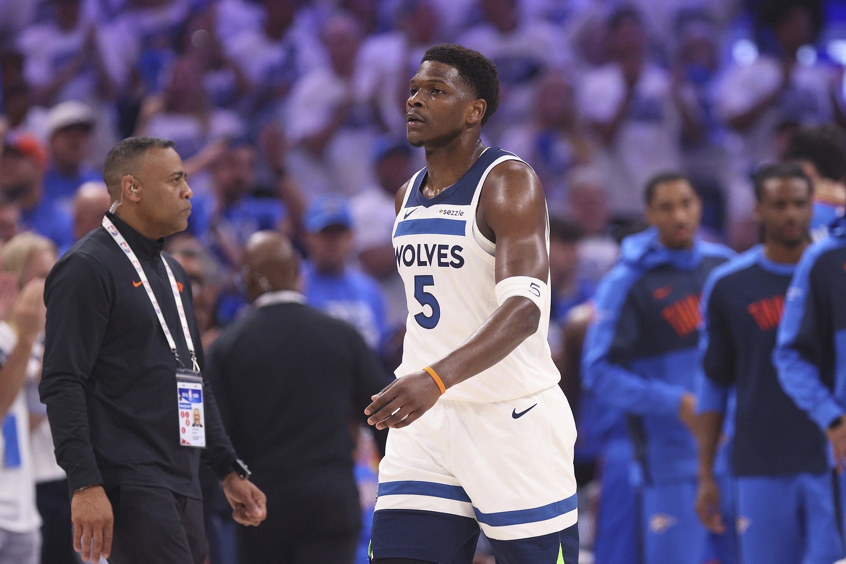 开云体育下载-爱德华兹爆发，雷霆最后时刻击败老鹰